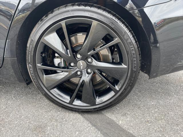 Photo of 2023 Vik Black Genesis G70