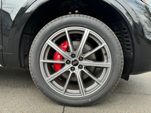 Photo of 2025 Mythos Black Metallic Audi SQ5