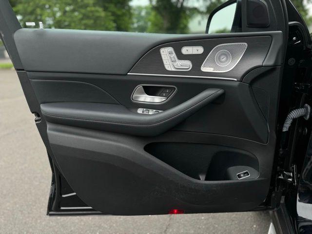 Photo of 2023 Black Mercedes-Benz GLE 350