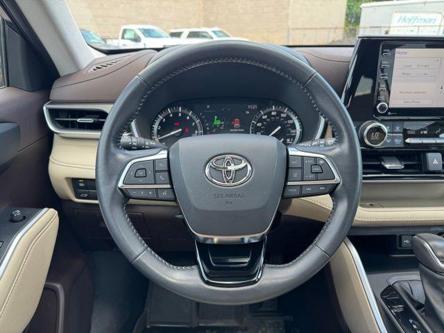 Photo of 2021 Blue Toyota Highlander