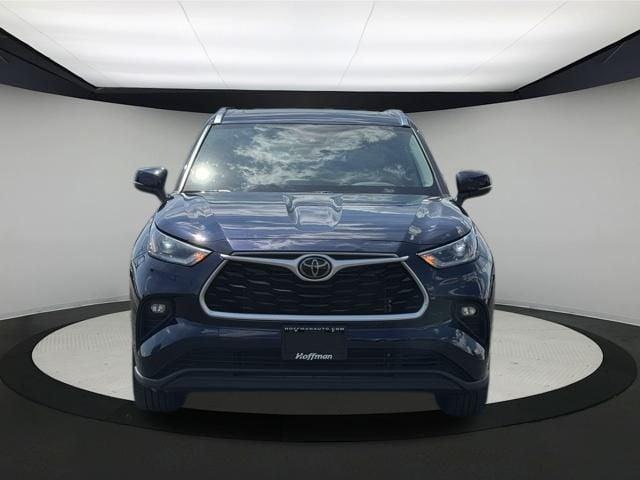 Photo of 2021 Blue Toyota Highlander