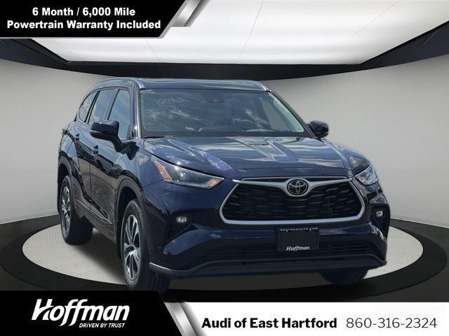 Photo of 2021 Blue Toyota Highlander