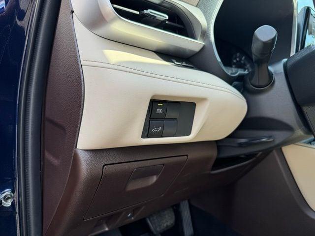 Photo of 2021 Blue Toyota Highlander