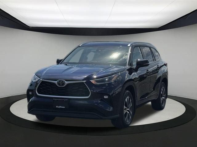 Photo of 2021 Blue Toyota Highlander