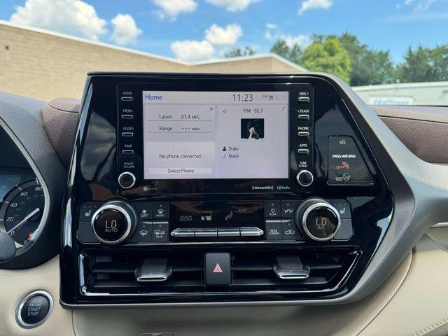 Photo of 2021 Blue Toyota Highlander