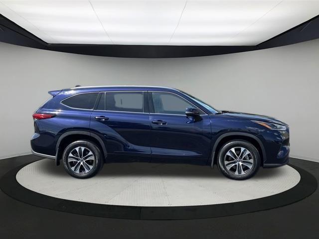 Photo of 2021 Blue Toyota Highlander