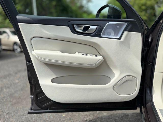 Photo of 2024 Gray Volvo XC60 Recharge Plug-In Hybrid
