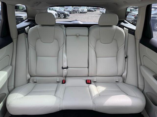 Photo of 2024 Gray Volvo XC60 Recharge Plug-In Hybrid