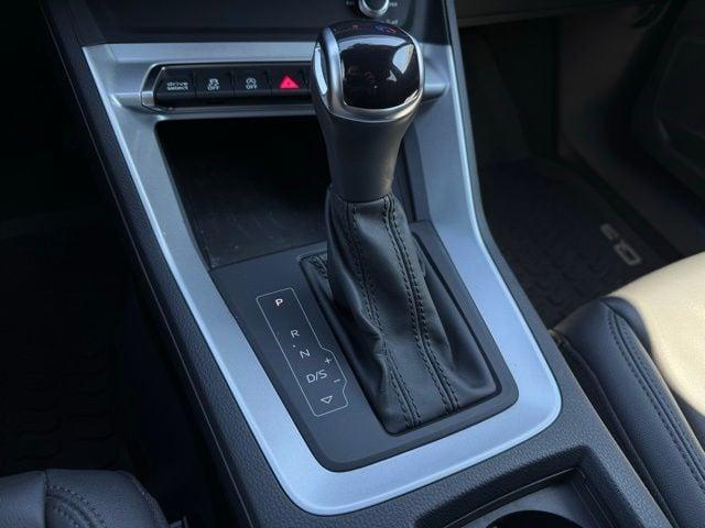 Photo of 2022 Glacier White Metallic Audi Q3
