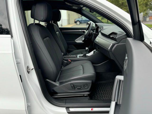 Photo of 2024 Arkona White Audi Q3