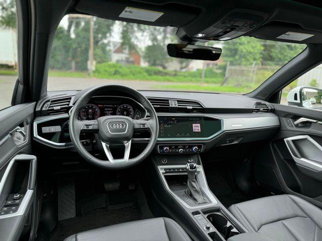 Photo of 2024 Arkona White Audi Q3