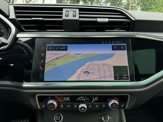 Photo of 2024 Arkona White Audi Q3