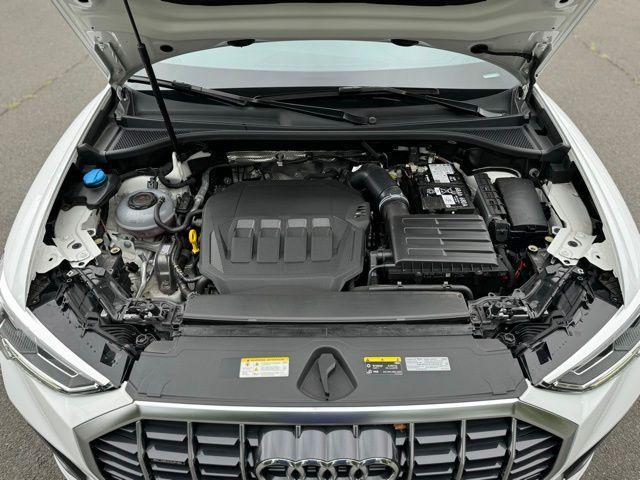Photo of 2024 Arkona White Audi Q3