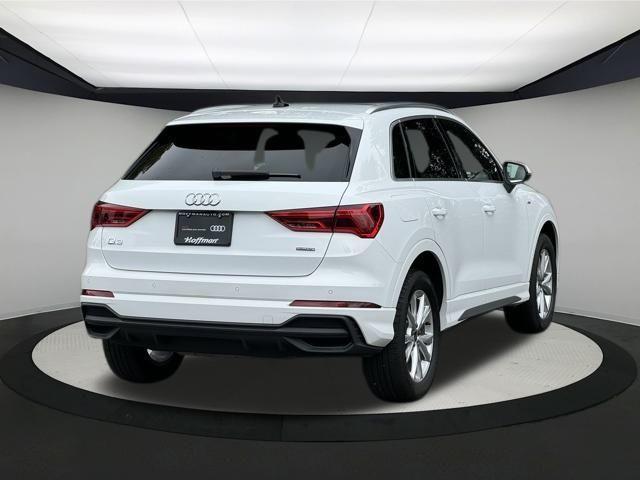 Photo of 2024 Arkona White Audi Q3
