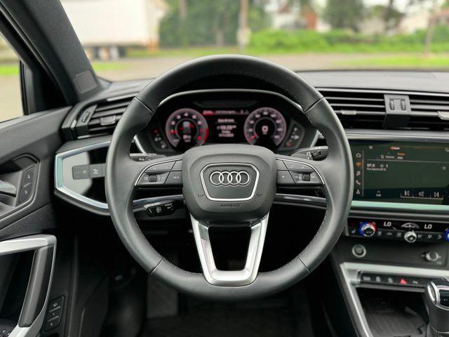 Photo of 2024 Arkona White Audi Q3