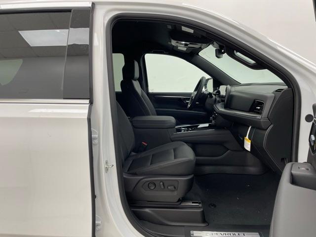 Photo of 2025 Summit White Chevrolet Tahoe