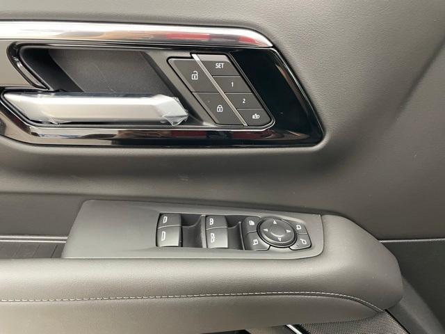Photo of 2025 Summit White Chevrolet Tahoe