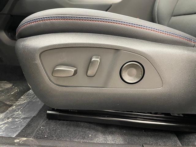 Photo of 2025 Black Chevrolet Equinox EV