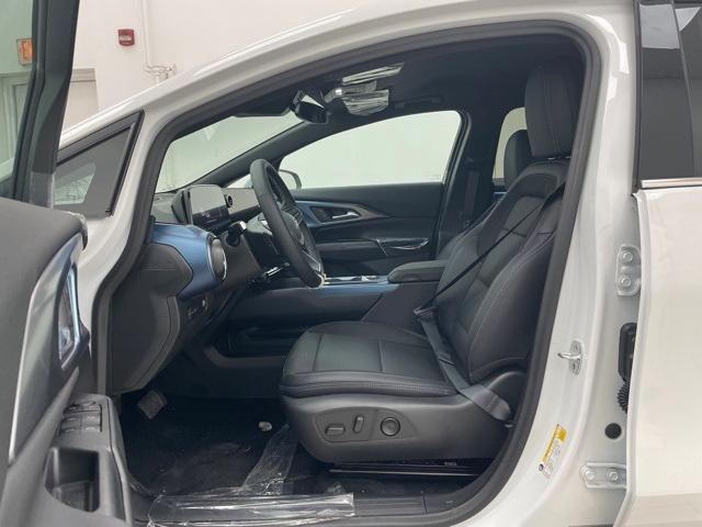 Photo of 2025 Summit White Chevrolet Equinox EV