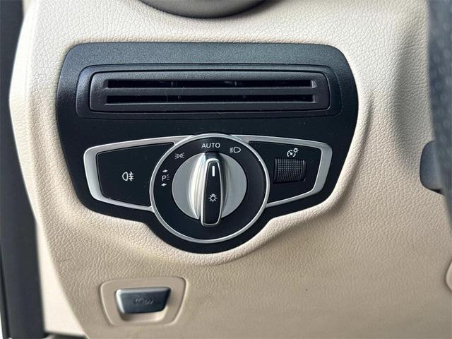 Photo of 2017 White Mercedes-Benz GLC 300