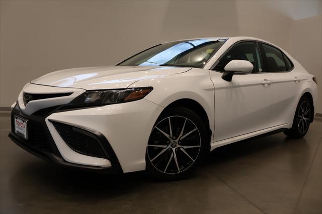 Photo of 2023 Ice Cap Toyota Camry