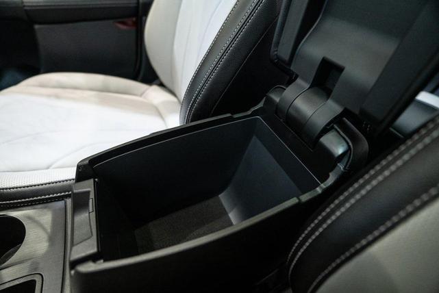Photo of 2025 Star White Metallic Tri-Coat Ford Escape