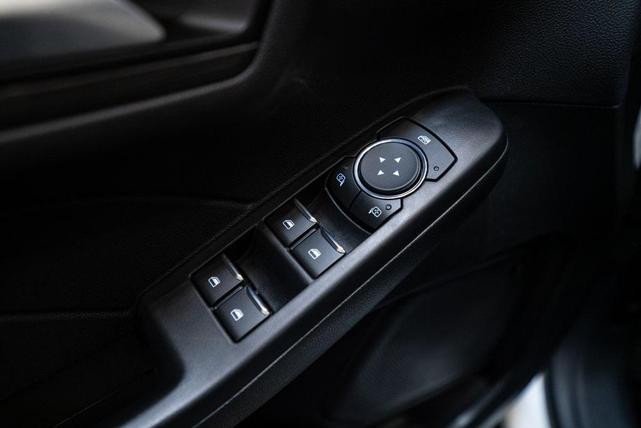 Photo of 2025 Star White Metallic Tri-Coat Ford Escape