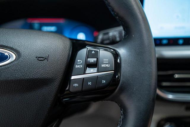 Photo of 2025 Star White Metallic Tri-Coat Ford Escape