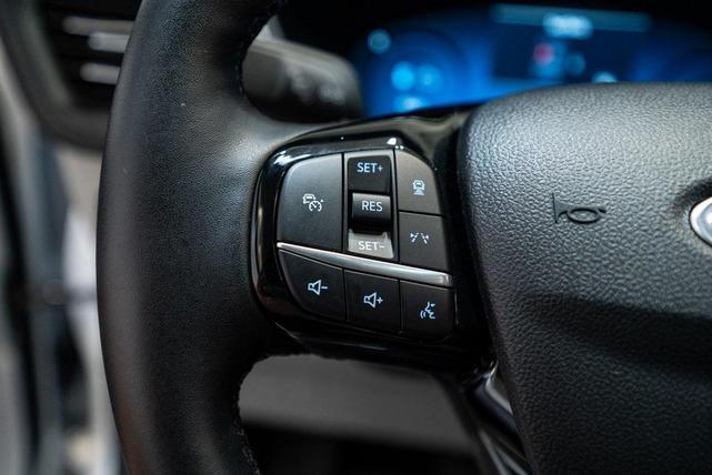 Photo of 2025 Star White Metallic Tri-Coat Ford Escape