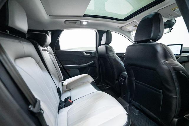 Photo of 2025 Star White Metallic Tri-Coat Ford Escape