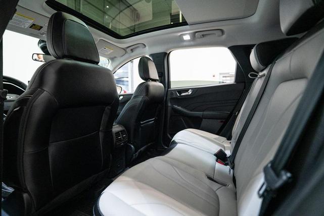 Photo of 2025 Star White Metallic Tri-Coat Ford Escape