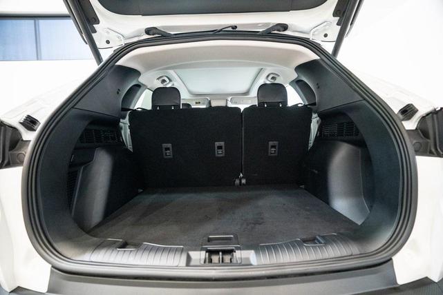 Photo of 2025 Star White Metallic Tri-Coat Ford Escape