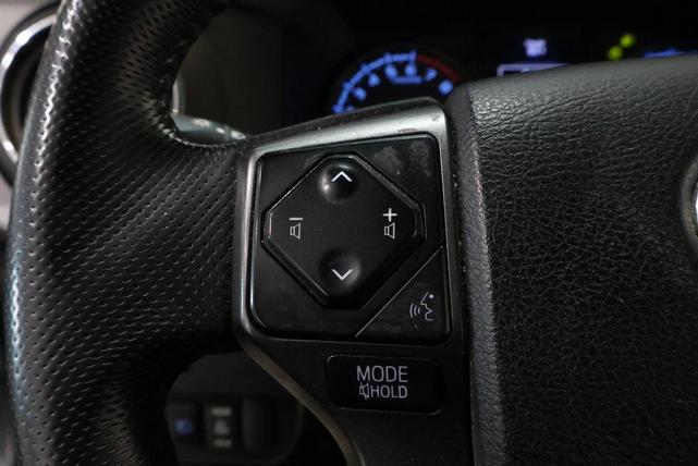 Photo of 2021 Super White Toyota Tacoma