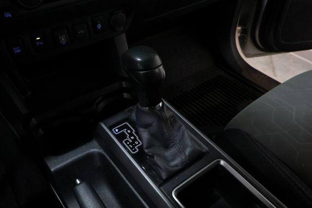 Photo of 2021 Super White Toyota Tacoma