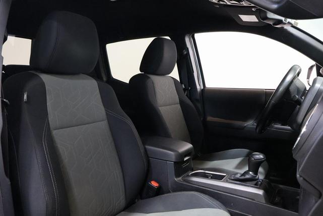 Photo of 2021 Super White Toyota Tacoma