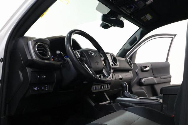 Photo of 2021 Super White Toyota Tacoma