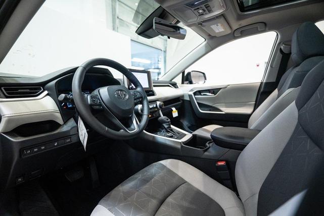 Photo of 2025 Silver Sky Metallic Toyota RAV4 Hybrid
