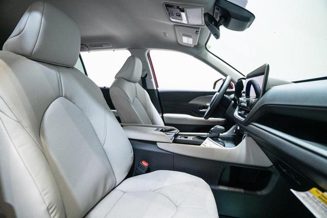 Photo of 2025 Pearl Toyota Grand Highlander