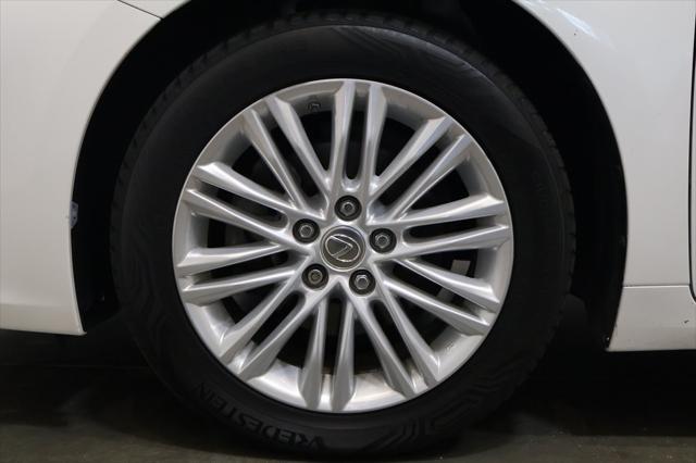 Photo of 2014 Starfire Pearl Lexus ES 350