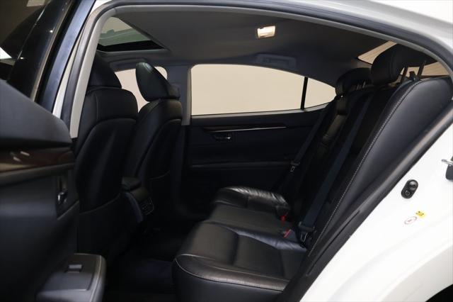 Photo of 2014 Starfire Pearl Lexus ES 350