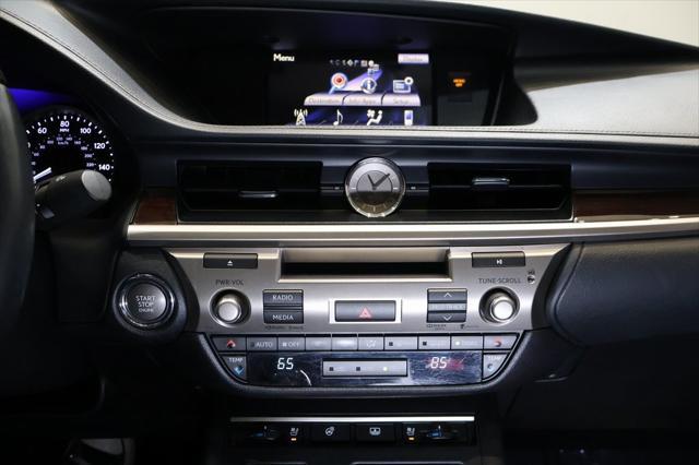 Photo of 2014 Starfire Pearl Lexus ES 350