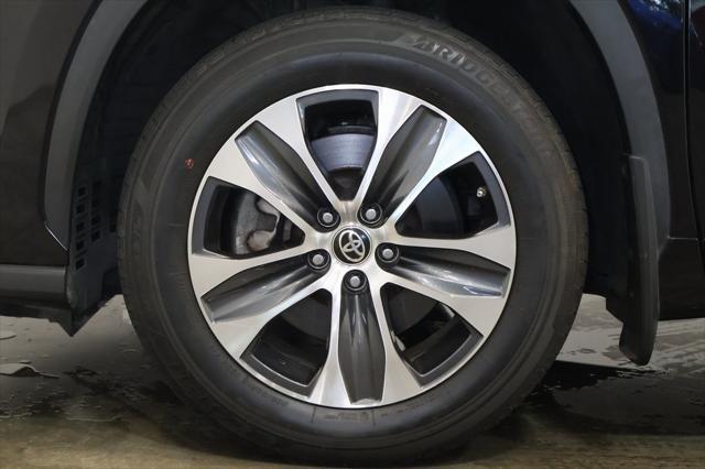 Photo of 2022 Opulent Amber Toyota Highlander