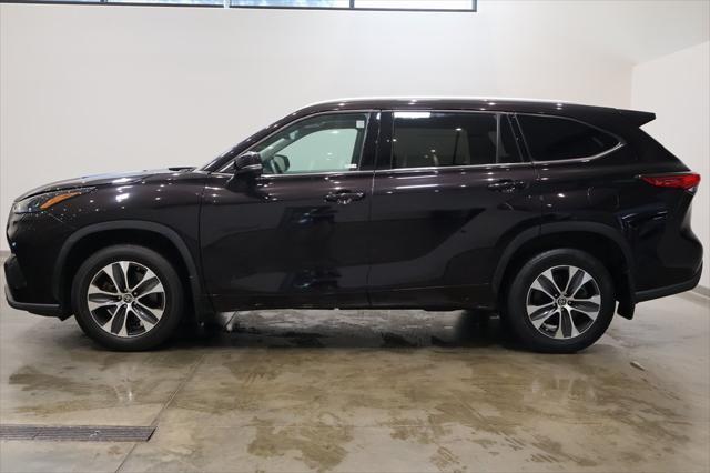 Photo of 2022 Opulent Amber Toyota Highlander