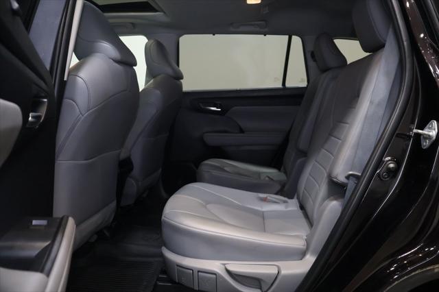 Photo of 2022 Opulent Amber Toyota Highlander