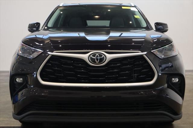 Photo of 2022 Opulent Amber Toyota Highlander
