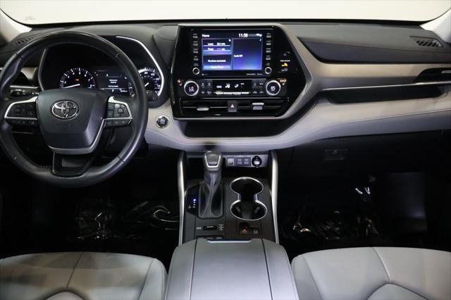 Photo of 2022 Opulent Amber Toyota Highlander
