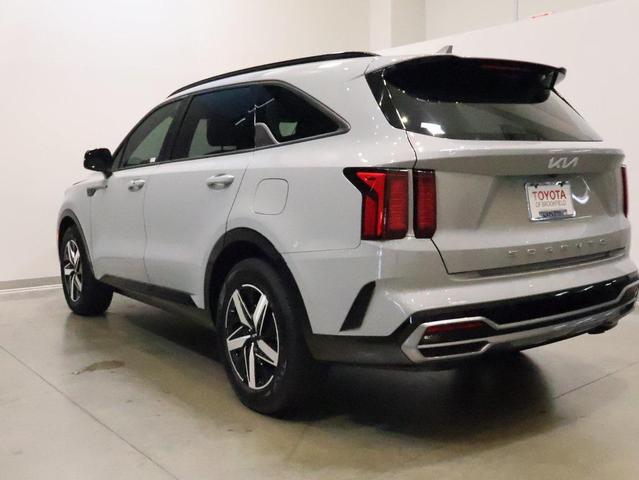 Photo of 2022 Wolf Gray Kia Sorento