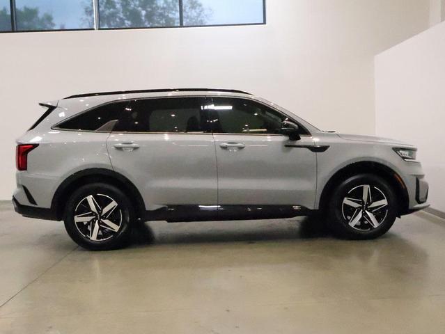 Photo of 2022 Wolf Gray Kia Sorento