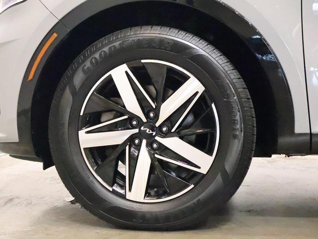 Photo of 2022 Wolf Gray Kia Sorento
