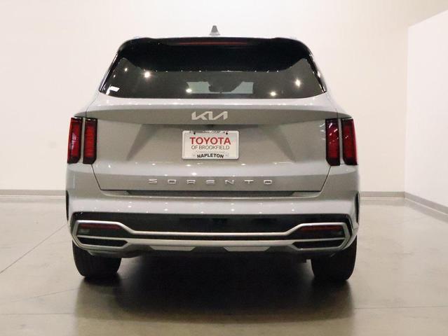 Photo of 2022 Wolf Gray Kia Sorento